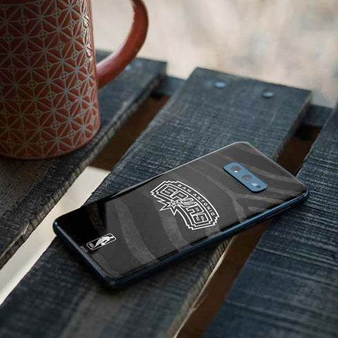 NBA San Antonio Spurs Black Animal Print Galaxy S10e Skin