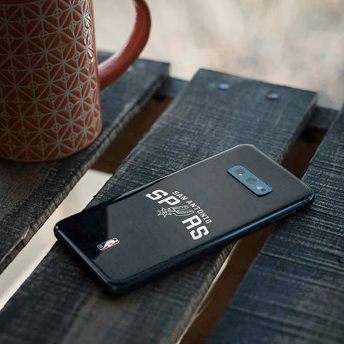 NBA San Antonio Spurs Distressed Galaxy S10e Skin