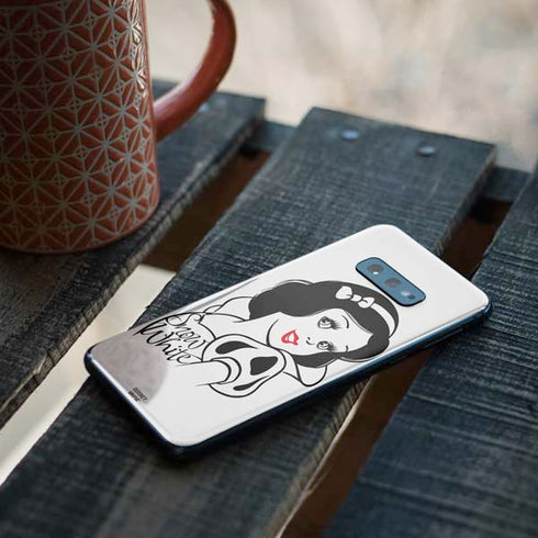 Disney Snow White Black and White Art Galaxy S10e Skin