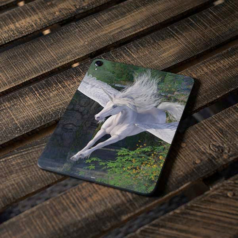 Soaring Pegasus by Laurie Prindle Apple iPad Pro Skin