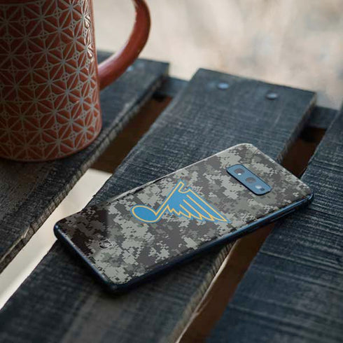 NHL St. Louis Blues Camo Galaxy S10e Skin
