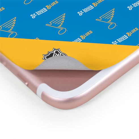 NHL St. Louis Blues Pattern iPhone 8 Plus Skin