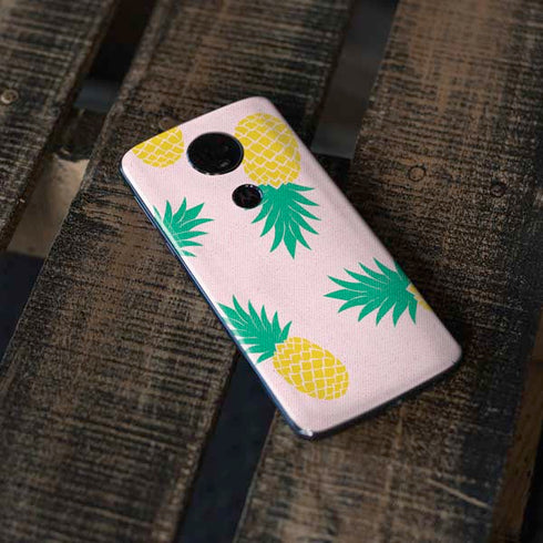 Summer Pineapples Moto E5 Plus Skin