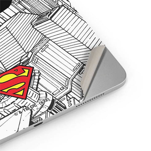 DC Comics Superman Super Speed Flying Over City iPad Pro 13in M4 (2024) Skin