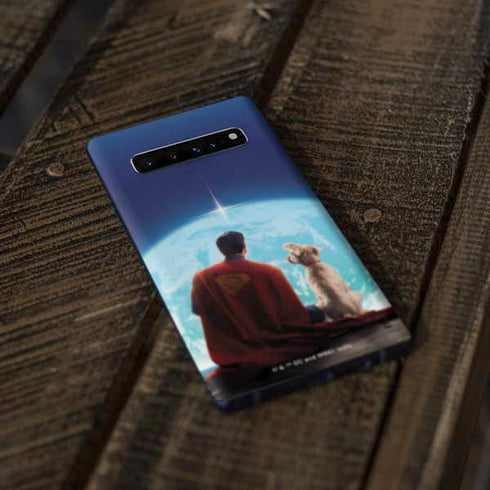 Superman 2025 Superman & Krypto watch the Earth Galaxy S10 Plus Skin