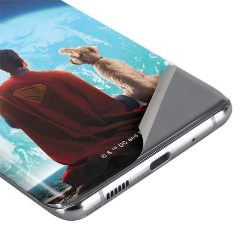 Superman 2025 Superman & Krypto watch the Earth Galaxy S20 Skin