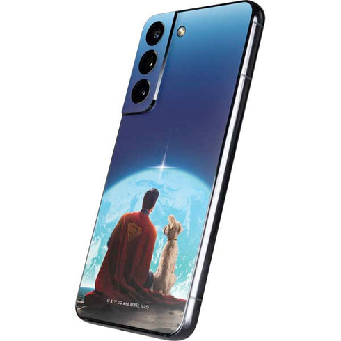 Superman 2025 Superman & Krypto watch the Earth Galaxy S22 Skin
