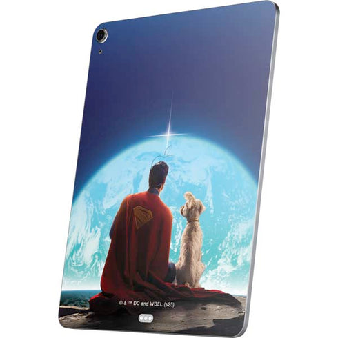 Superman 2025 Superman & Krypto watch the Earth Apple iPad Air Skin