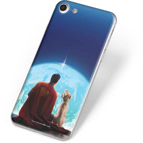Superman 2025 Superman & Krypto watch the Earth iPhone 7 Skin