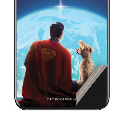 Superman 2025 Superman & Krypto watch the Earth iPhone SE (2nd & 3rd Gen) Skin