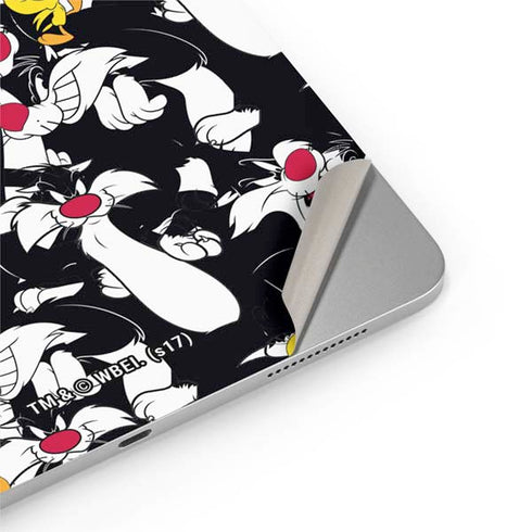Looney Tunes Sylvester and Tweety Super Sized iPad Pro 13in M4 (2024) Skin