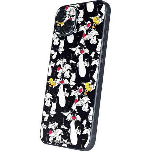 Looney Tunes Sylvester and Tweety Super Sized iPhone 15 Skin