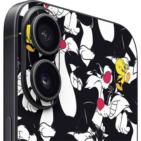 Looney Tunes Sylvester and Tweety Super Sized iPhone 16 Skin