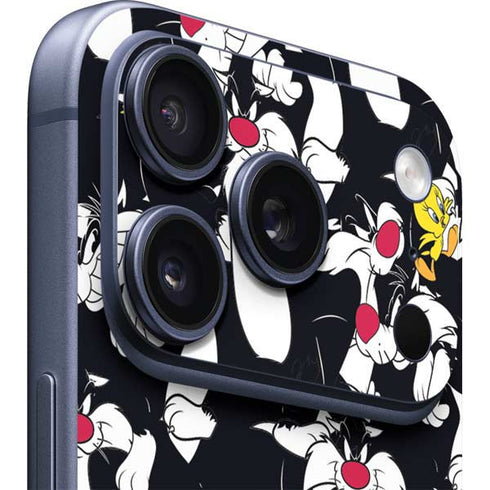 Looney Tunes Sylvester and Tweety Super Sized iPhone 17 Pro Max Skin