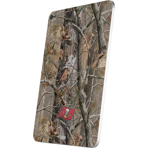NFL Tampa Bay Buccaneers Realtree AP Camo iPad Pro 13in M4 (2024) Skin
