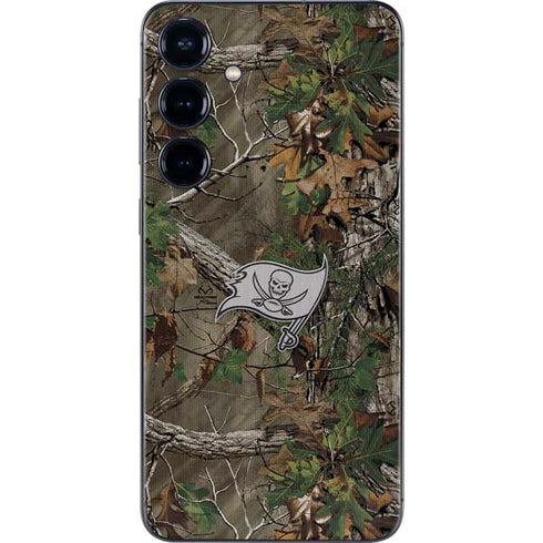 NFL Tampa Bay Buccaneers Realtree Xtra Green Camo Galaxy S25 Skin