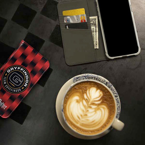Wizarding Worlds Harry Potter Team Gryffindor iPhone 14 Pro Folio Case