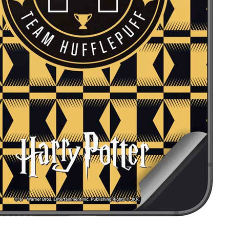 Wizarding Worlds Harry Potter Team Hufflepuff Galaxy S25 Skin