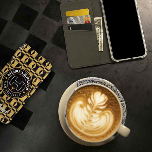 Wizarding Worlds Harry Potter Team Hufflepuff iPhone 13 Folio Case