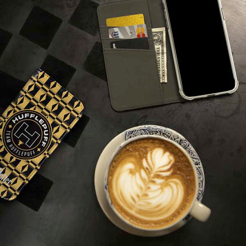 Wizarding Worlds Harry Potter Team Hufflepuff iPhone 13 Pro Folio Case