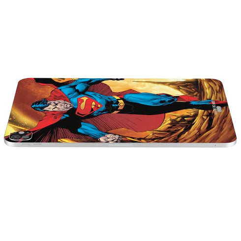 DC Comics Superman Action Pose Art By Jim Lee iPad Pro 13in M4 (2024) Skin