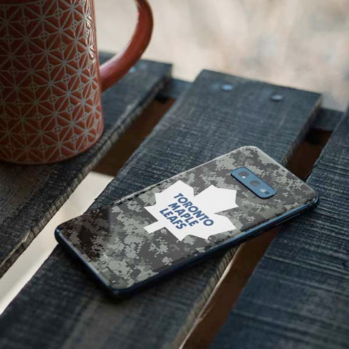 NHL Toronto Maple Leafs Camo Galaxy S10e Skin