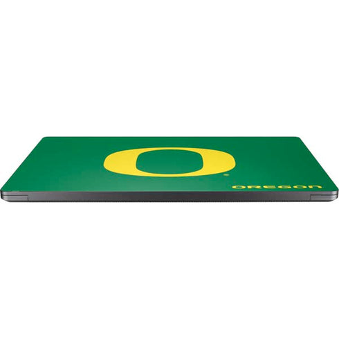 University of Oregon Yellow O on Green Surface Laptop 7 15in Skin