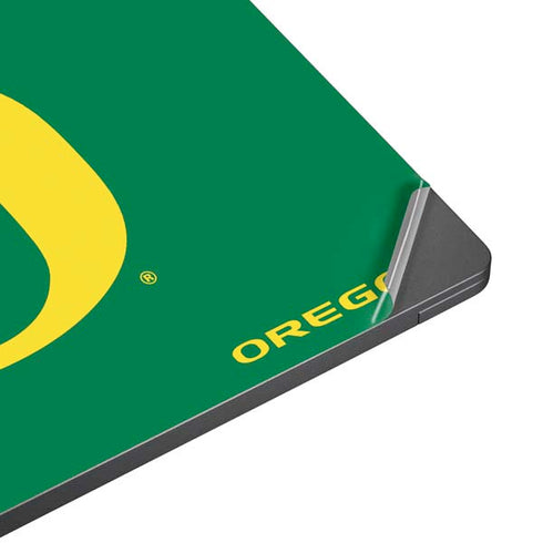 University of Oregon Yellow O on Green Surface Laptop 7 15in Skin