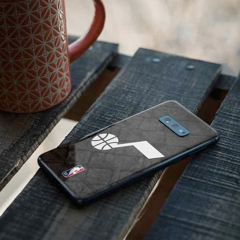 NBA Utah Jazz Black Rust Galaxy S10e Skin