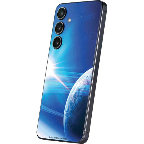 View of a Planet as it Looms in Close Orbit and with Rings Galaxy S25 Skin