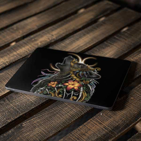 Wolf Howling by Sarah Richter Apple MacBook Air Skin