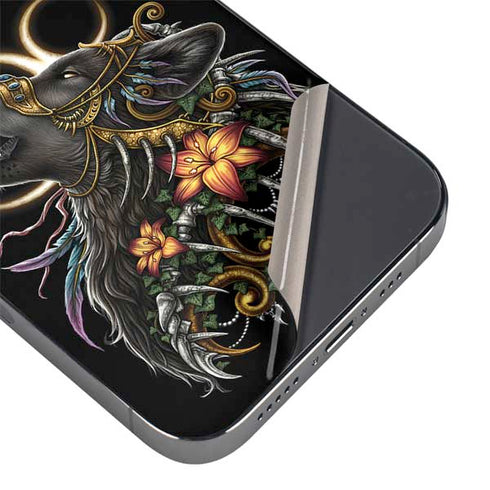 Wolf Howling by Sarah Richter iPhone 16e Skin