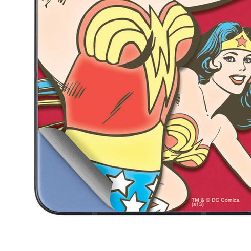 DC Comics Wonder Woman Vintage Action pose Galaxy Z Fold5 5G Skin
