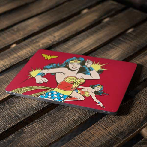 DC Comics Wonder Woman Vintage Action pose Apple MacBook Air Skin