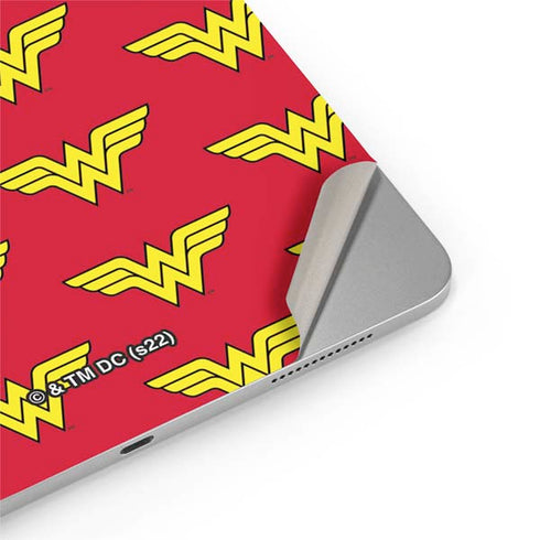 DC Comics Wonder Woman Logo Pattern iPad Pro 13in M4 (2024) Skin