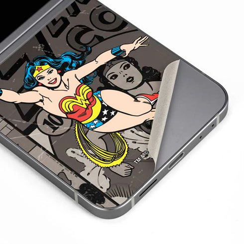 DC Comics Wonder Woman Vintage pose pattern Galaxy Z Flip6 Skin