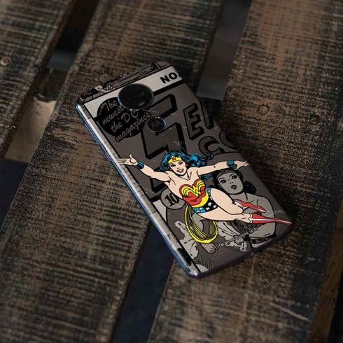 DC Comics Wonder Woman Vintage pose pattern Moto E5 Plus Skin