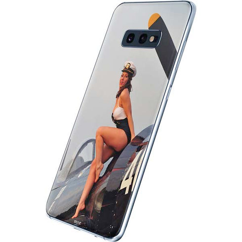 1940s Navy Pin-Up Girl On Corsair Fighter Plane Galaxy S10e Skin