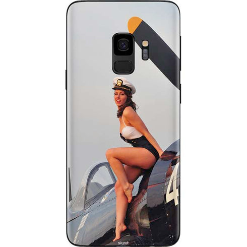 1940s Navy Pin-Up Girl On Corsair Fighter Plane Galaxy S9 Skin