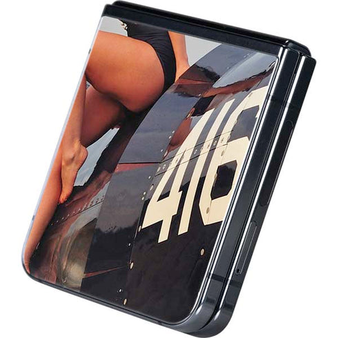 1940s Navy Pin-Up Girl On Corsair Fighter Plane Galaxy Z Flip5 5G Skin