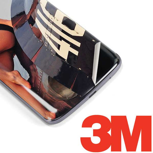 1940s Navy Pin-Up Girl On Corsair Fighter Plane Moto E5 Plus Skin