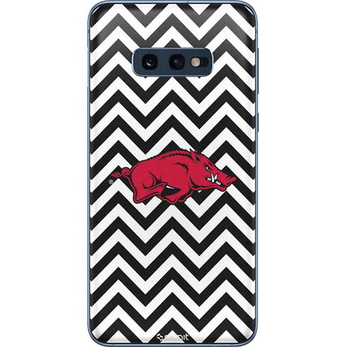 University of Arkansas-Fayetteville Chevron Print Galaxy S10e Skin