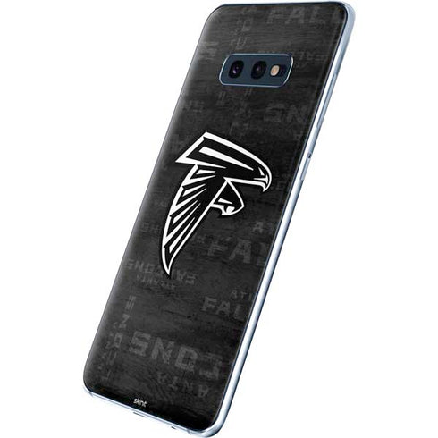 NFL Atlanta Falcons Black & White Galaxy S10e Skin