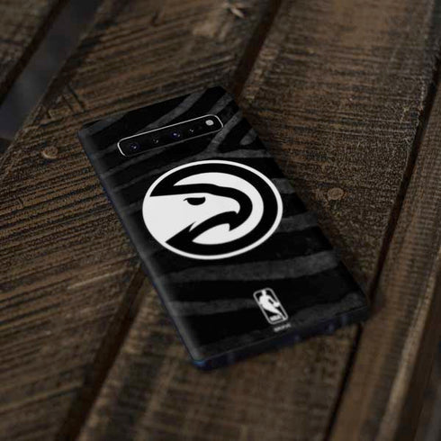 NBA Atlanta Hawks Black Animal Print Galaxy S10 Plus Skin