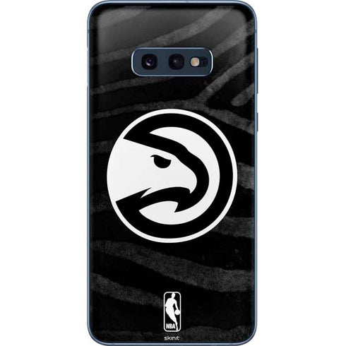 NBA Atlanta Hawks Black Animal Print Galaxy S10e Skin