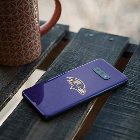 NFL Baltimore Ravens Distressed Galaxy S10e Skin