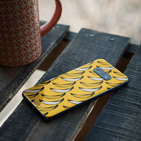 Bouffants and Broken Hearts Bananas Galaxy S10e Skin