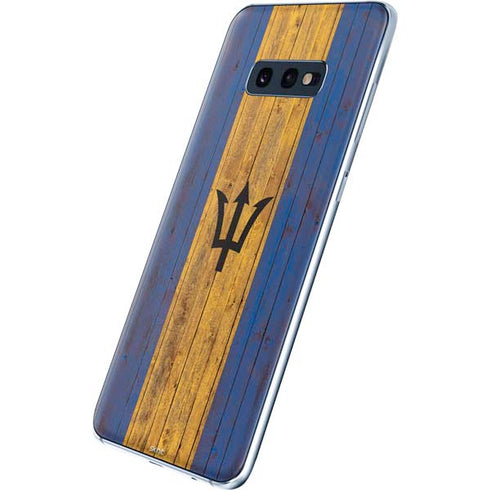 Barbados Flag Dark Wood Galaxy S10e Skin