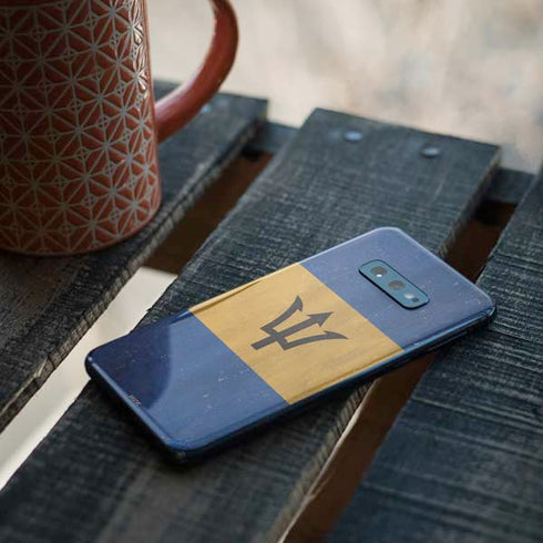 Barbados Flag Distressed Galaxy S10e Skin
