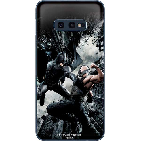 The Dark Knight Rises Batman and Bane Fighting Galaxy S10e Skin